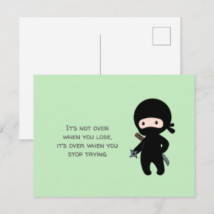 Tiny Ninja Holding-Star auf grünem Zitat Postkarte