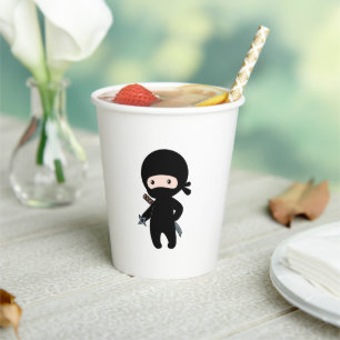 Tiny Ninja Holding Throwing Star Pappbecher