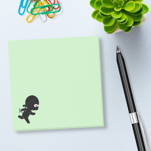 Tiny Ninja läuft auf Grün Post-it Klebezettel