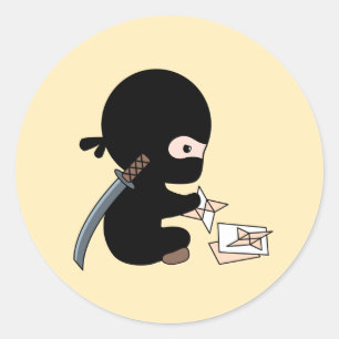 Tiny Ninja Making Origami Paper werfen Star Runder Aufkleber