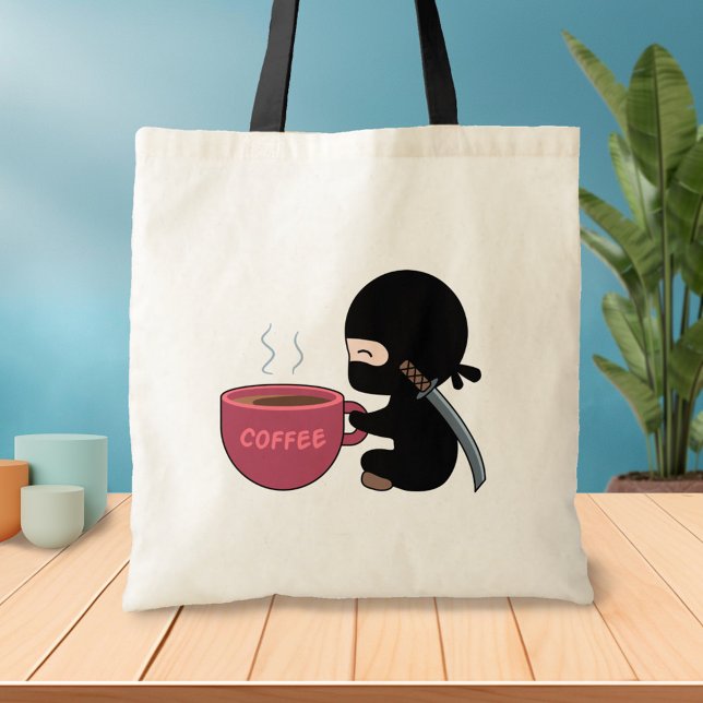Tiny Ninja mit großer Tasse Tragetasche (Von Creator hochgeladen)