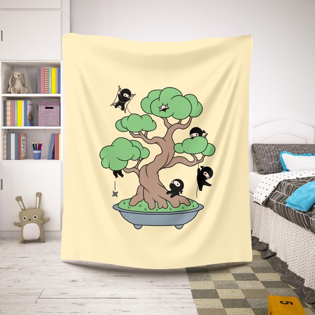 Tiny Ninjas in Bonsai Tree on Yellow Sherpadecke (Von Creator hochgeladen)