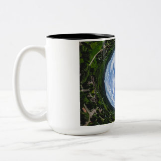 Tiny Planet Adventure - Große Kaffee-Tasse Zweifarbige Tasse