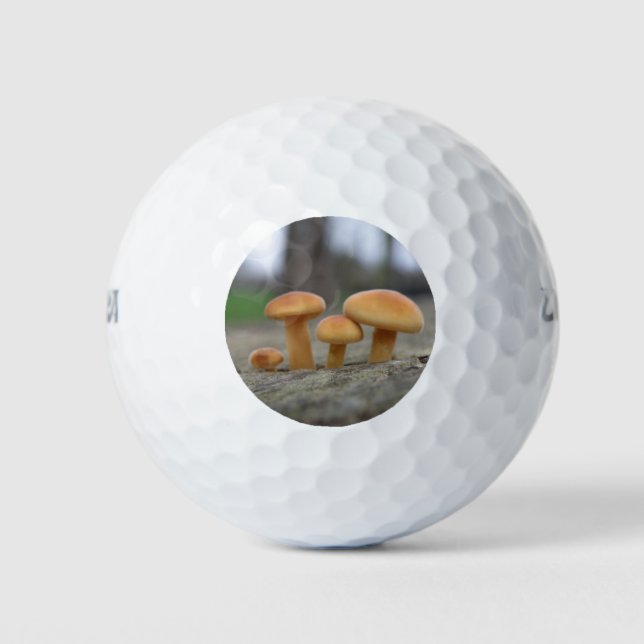 Tiny Toadstools Macro Golf Ball (Vorderseite)