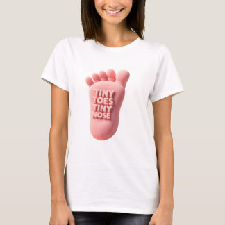 Tiny Toes Tiny Nose Baby Ankündigung Design T-Shirt