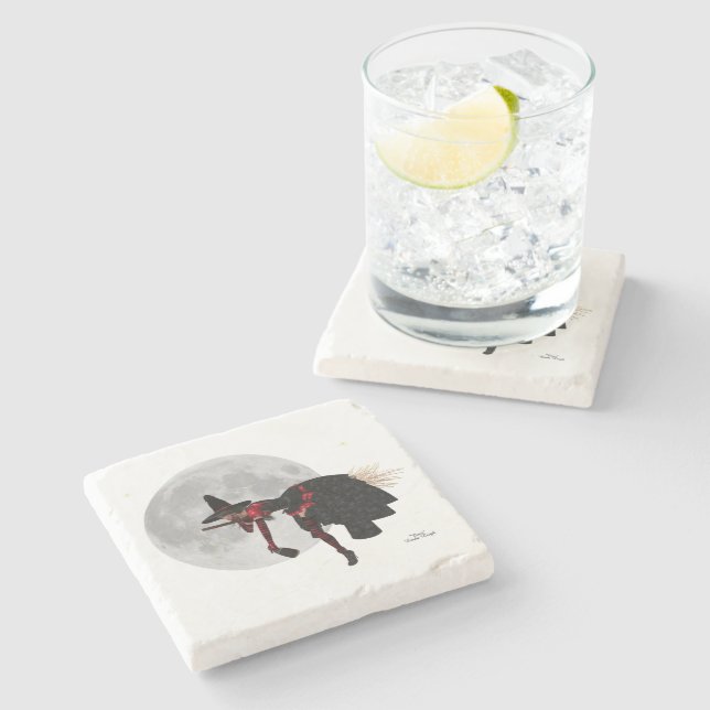 Tipsy Hexe auf dem Untersetzer von Broom Stone (Seitenansicht)