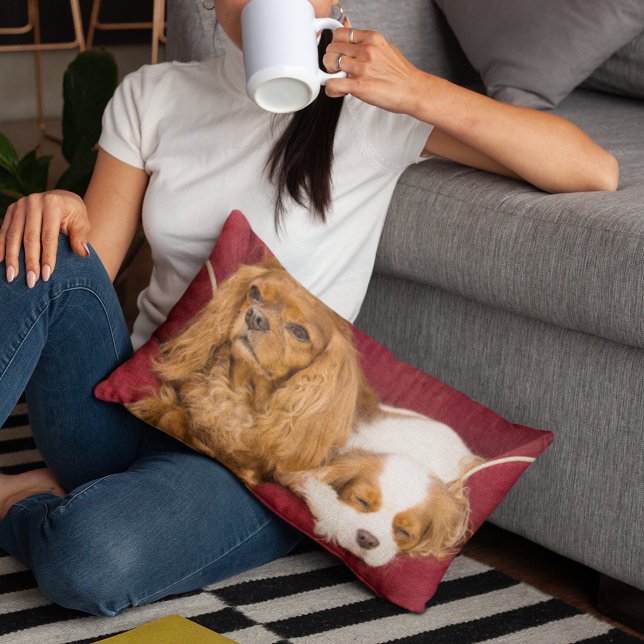 Tired Cavalier King Charles Spaniels Lumber Pillow Lendenkissen (Cozy up with Horatio and Princess Fiona on this charming lumbar pillow.)