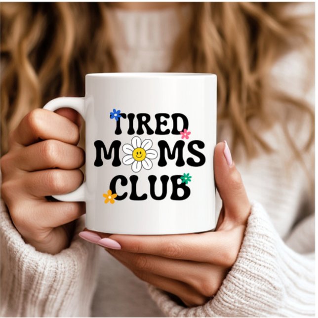 Tired Mama Club Retro Daisy Funny Kaffeetasse (Von Creator hochgeladen)