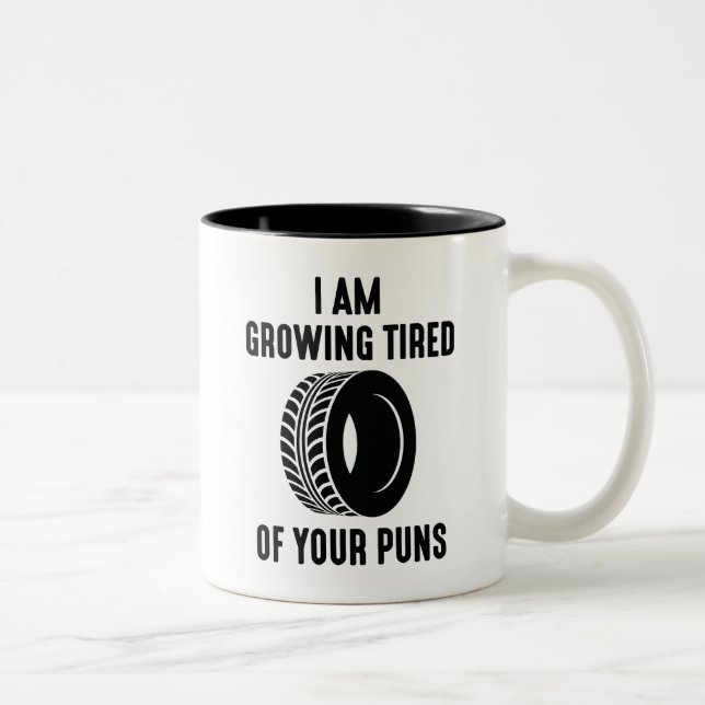 Tired Puns Zweifarbige Tasse (Rechts)