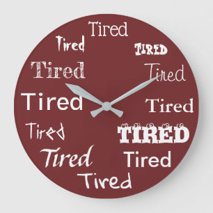 Tired Word Print Design Funny Große Wanduhr