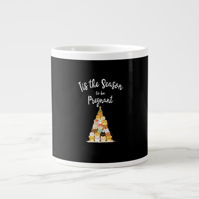 Tis The Season To Pregnant Cute Christmas Tree Men Jumbo-Tasse (Vorderseite)