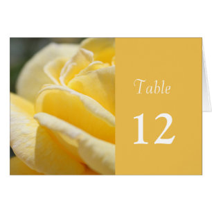Tischnummer zum Abendessen mit gelber Rose Blume