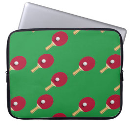 Tischtennisschläger und Ball auf Grün Laptopschutzhülle