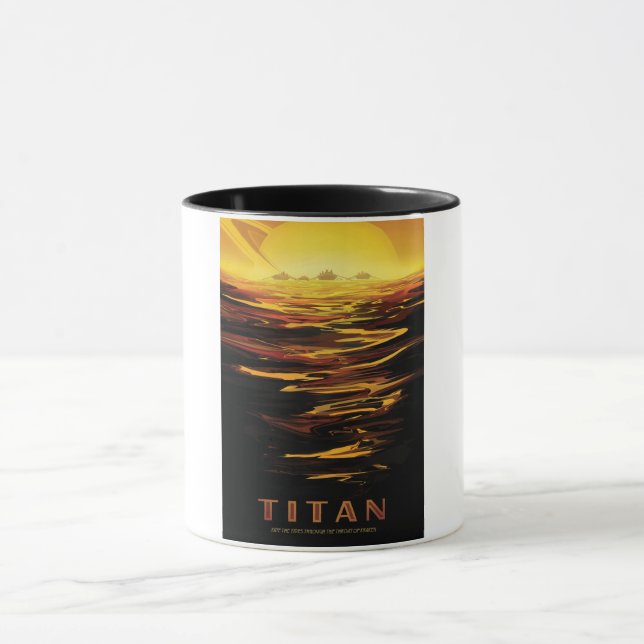Titan der größte Mond des Planeten Saturn Tasse (Zentrum)