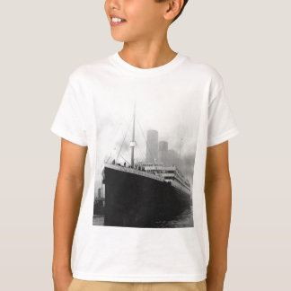 Titanic im Dock in Southampton T-Shirt