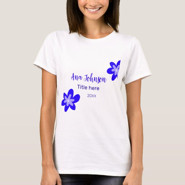 Titel des Doodle-Namens "Blaue Blume" Jahr 20XX T-Shirt (Vorderseite)