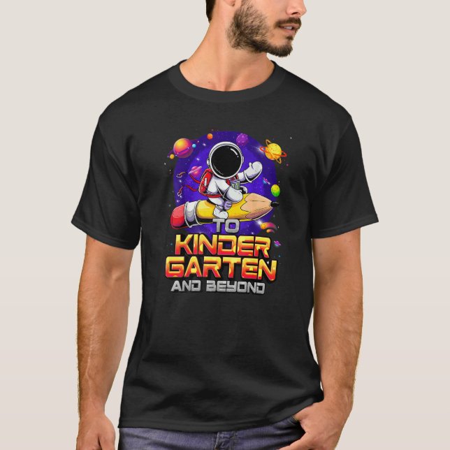 To Kindergarten And Beyond Astronaut Back To Schoo T-Shirt (Vorderseite)