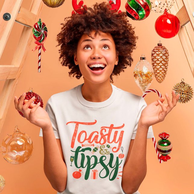 Toasty und Tipsy Weihnachtskalligraphie T-Shirt (Von Creator hochgeladen)