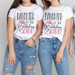 Tochter der Geburtstagskinderfamilie Custom T-Shirt<br><div class="desc">Suchen Sie ein Shirt zum Geburtstag, das Ihr Party komplett macht? Schauen Sie sich nur unsere passenden Geburtstags-Crew-Shirts an! Diese stilvollen T-Shirts sind perfekt für jeden Geburtstagsfeier. Unsere passenden Shirts sind ein tolles Geschenk für Ihre Freunde und Familie und können als Teamkollegen oder als Gruppentee zusammengefasst werden. Mit so vielen...</div>