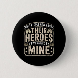 Tochter eines Vietnam-Veteranen zog den Adler-Badg Button