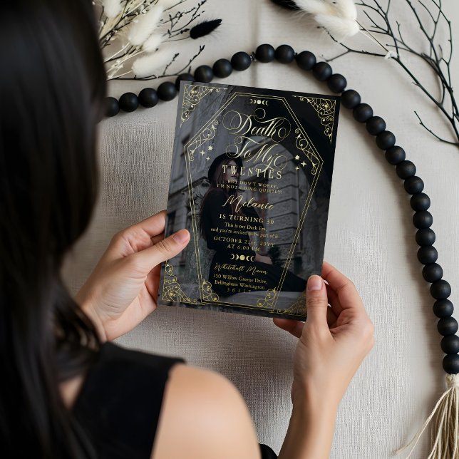 Tod meiner gotischen Feier der zwanziger Jahre Folieneinladung (Death to My Twenties Gothic Coffin Birthday Party Foil Invitation)