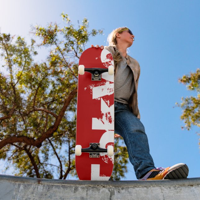 Tokio - Japan, Rote Farbe und Weißer Text - Skateb Skateboard (Außenbereich 1)