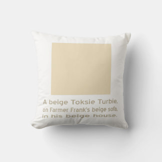 Toksie Turbie Beige auf Beige Kissen