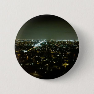 Tolles Panorama mit Blick auf die Stadtlichter bei Button