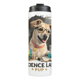 Tollpatschiger Hund mit Brille im Wissenschaftslab Thermosbecher