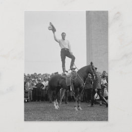 Tom Mix unterhält eine Gruppe von Jungs Postkarte