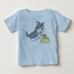 Tom und Jerry füttern die Katze Baby T-shirt