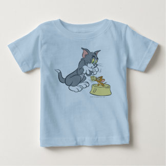 Tom und Jerry Fütterte die Katze Baby T-shirt