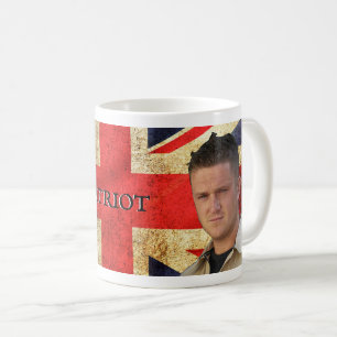 Tommy Robinson - One True Patriot (mit Flagge) Tas Kaffeetasse