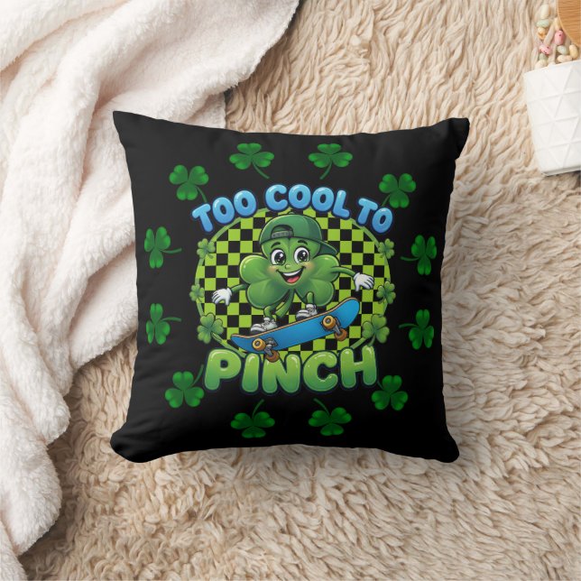Too Cool to Pinch Skateboard Shamrock St. Patricks Kissen (Decke)