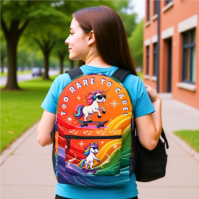 Too Rare to Care - Cool Unicorn Skateboard  Bedruckter Rucksack (Von Creator hochgeladen)