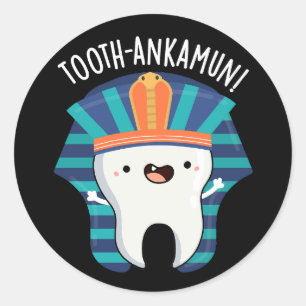 Tooth-ankamun Funny Tooth Pun Dark BG Runder Aufkleber