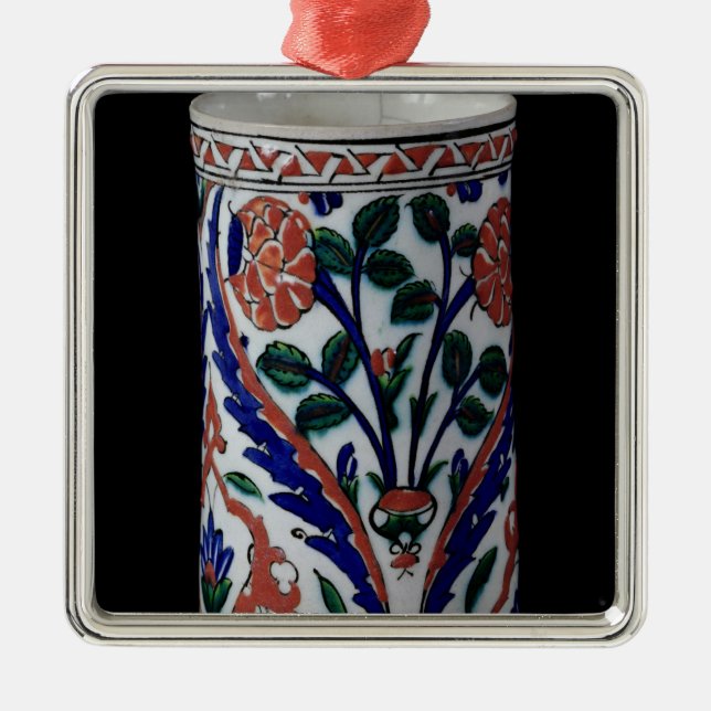 Topf mit einer Blumendekoration, Iznik Ornament Aus Metall (Vorne)