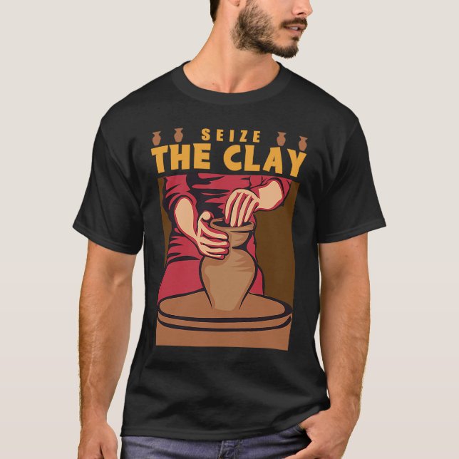 Töpferei: Die Tonskulptur wird von Hand gefertigt  T-Shirt (Vorderseite)