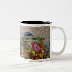Töpferei, Moustiers-Sainte-Marie, Provence, Zweifarbige Tasse