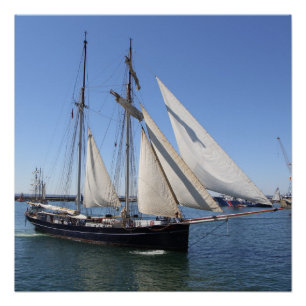 Topsail Gulet im Hafen von Brest Poster