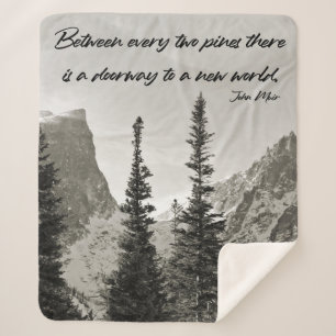 Tor zu einer neuen Welt im Gebirge Sherpadecke