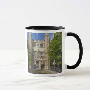Tor zu Trinity College und Reihen von Fahrrädern, Tasse