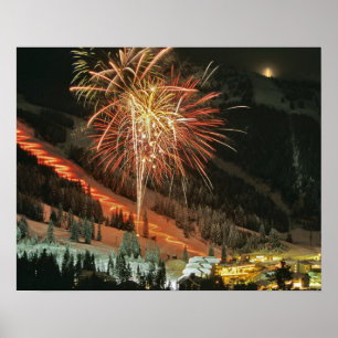 Torchlight-Parade und Feuerwerk im Winter Poster