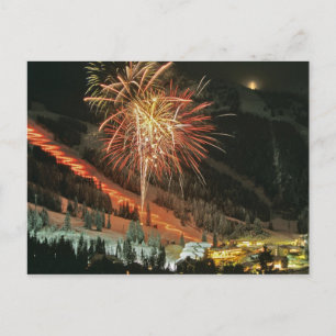 Torchlight-Parade und Feuerwerk im Winter Postkarte