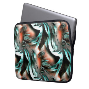 Torn Ausschnitte in silberfarbenem Zyan mit Groove Laptopschutzhülle