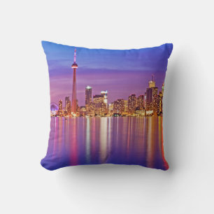Toronto-Skyline bei Dämmerung Kissen