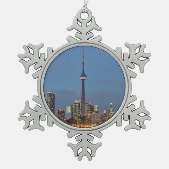 Toronto-Skyline nachts Schneeflocken Zinn-Ornament (Vorderseite)