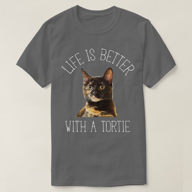 Tortie Cat Life besser mit einer Tortie Cat T-Shirt (Design vorne)