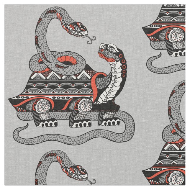 Tortoise verstrickt mit einer Schlange Stoff (Nahaufnahme)