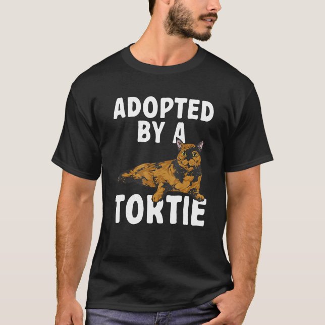 Tortoiseshell Cat Adopted By A Tortie Cat T-Shirt (Vorderseite)
